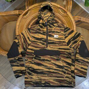 North Face Campshire Men's Warm Fleece Hoodie in Tiger Camo - Men's M